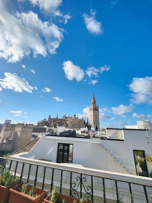 Lovely 1-Bedroom Loft With Terrace. Amazing View. Sevilla Kültér fotó